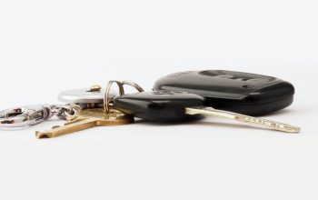 Symbolbild zu Gebrauchtwagen kaufen: Warum die Versicherung vor der Probefahrt mitgedacht werden sollte